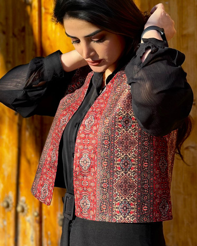 جلیقه زنانه مخمل مدل یزد Jalighe Zanane Yazd Zimacrafts